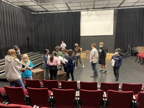 Under the direction of Mrs. Elizabeth Courtelyou, the cast of Footloose prepares extensive
choreography and songs for their opening on March 12. Tickets can be purchased through the
Lake Highland ticket hub. To reserve your ticket, please go to www.teachtix.com/lhps.