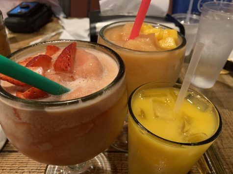 (Above) Guests can choose between fruit smoothies or agua frescas on Fruta Mix’s drink menu. All agua frescas are served with ice and real fruit juices inside and all smoothies are topped with strawberries and/or mangos before serving. 