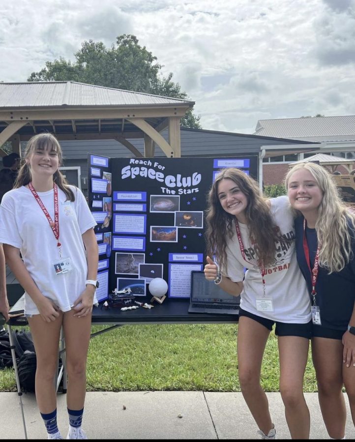 (Above) As opposed to returning clubs, new clubs had to attract all new members and had to be extra cheerful and informative for all potential recruits. Space Club officers shared smiles during the fair, welcoming all interested in space to join! Photo courtesy of Lake Highland Space Club. 
