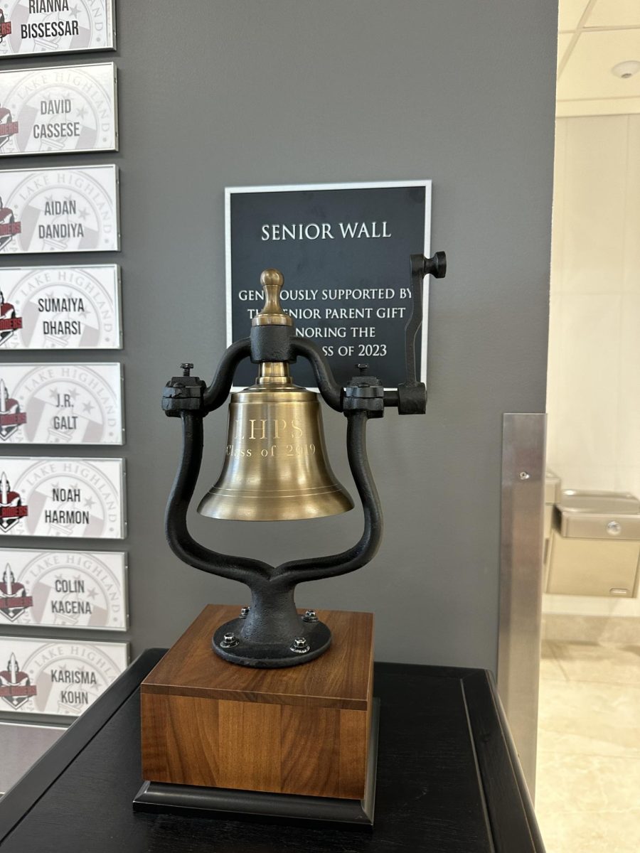 (Above) The iconic bell was gifted by the Class of 2019, and the Senior Wall was gifted by the Class of 2023. 