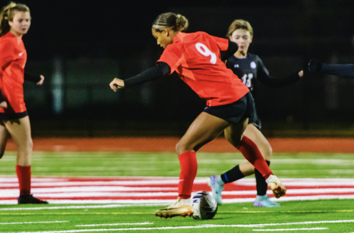 (Above) During last year’s postseason run, Lael was always determined to find an open pass or lane for her teammates. However, Lael was always open to taking the ball up the field to attack when she saw an open opportunity. With her aggressive and ready-to-go mindset, not only was Lael able to create open goal opportunities for herself, but also her teammates.