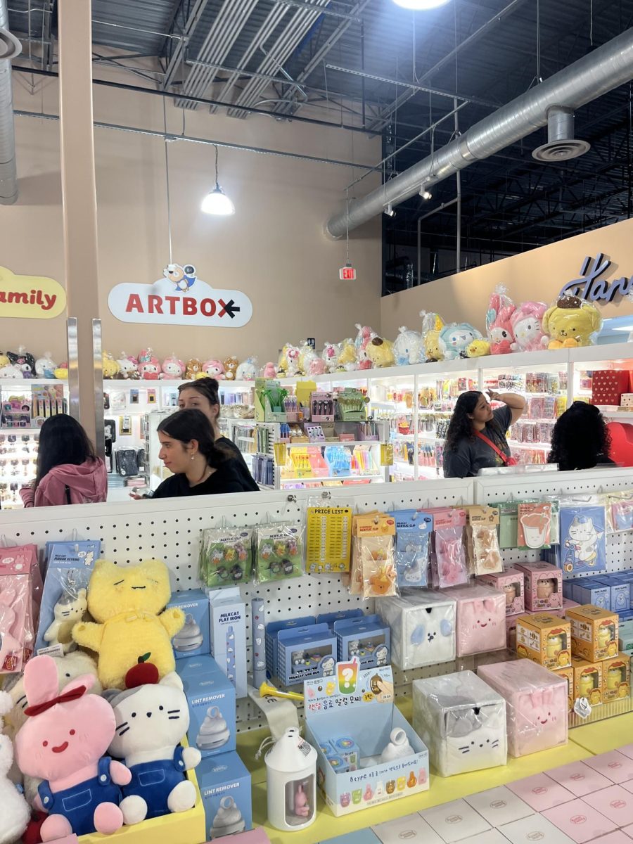 (Above) While entering the shop, customers pass by a small section that offers a mix of skin care, stationery, and travel sets. This includes K-beauty products like cleansers, sheet masks, serums, and moisturizers, which have become popular in American culture due to the influence K-pop, K-dramas, and Korean influencers have made on social media. Alongside beauty, there are stationery items like pens, washi tape, notebooks, stickers, and small characters. This section is not surprising given H Mart’s broader mission to be more than just a grocery store, once again leaning into culture. This time with a cute “kawaii” atmosphere.