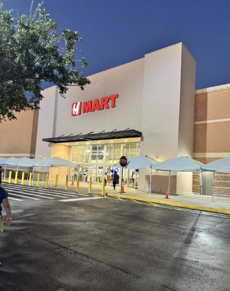(Above) When H Mart finally opened, hundreds of people showed up to enter the 100,000 square foot store. Many ended up waiting in extreme lines to enter. The company erected tents for the shoppers to have some shade while waiting 30 minutes to over an hour to enter.
