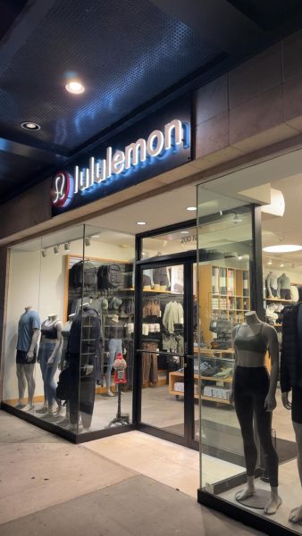 (Above) One of the most popular stores on Park Avenue is Luluemon. The brand produces high quality athletic wear and is constantly progressing forward with their designs. According to Lululemon Locator the brand drops new clothing every Tuesday bringing new pieces for customers. Their new polka dot design has been a fan favorite.